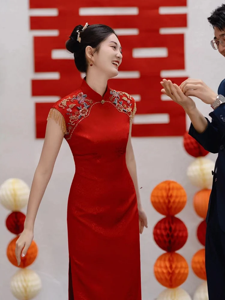 New Chinese Style Wedding Dress Evening Gown for Brides Short Sleeve Beaded mid Waist Pure Color Summer Slim Fit Qipao Dress
New Chinese Style Wedding Dress Evening Gown for Brides Short Sleeve Beaded mid Waist Pure Color Summer Slim Fit Qipao Dress