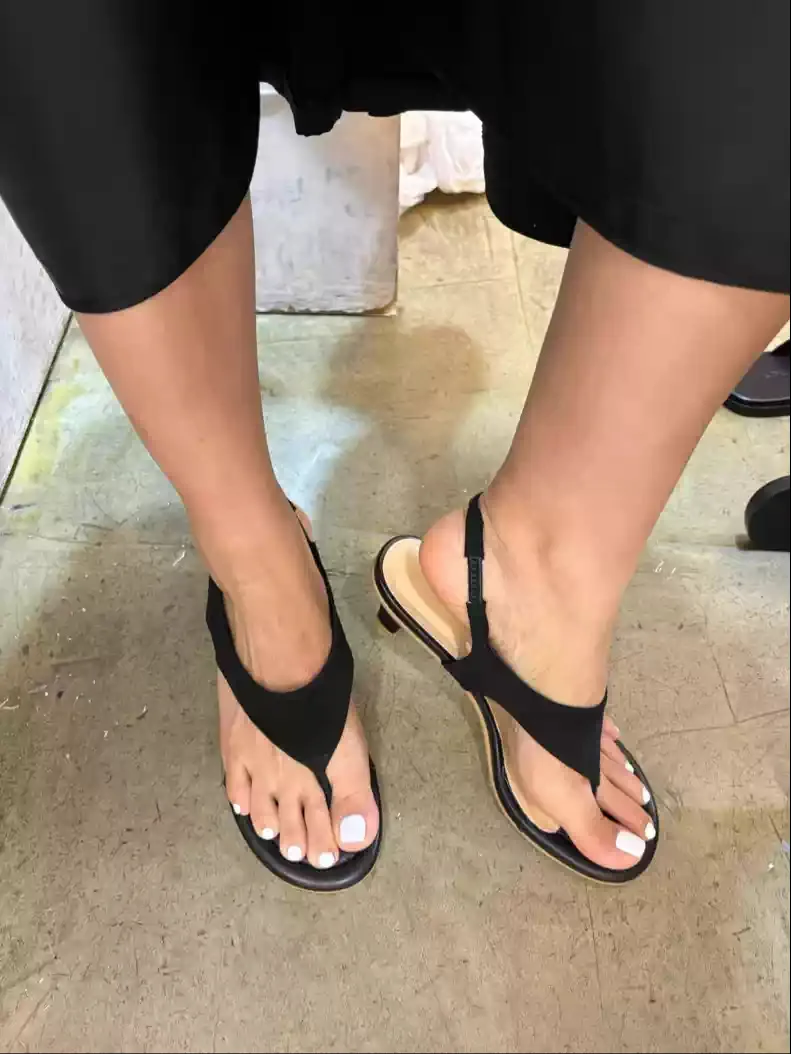 Women Black Flip Flop Slingback Heel Sandals Elegant T-Strap Mid Block Heel Open Toe Shoes Comfy Non-Slip Sole Fashion Footwear
Women Black Flip Flop Slingback Heel Sandals Elegant T-Strap Mid Block Heel Open Toe Shoes Comfy Non-Slip Sole Fashion Footwear
