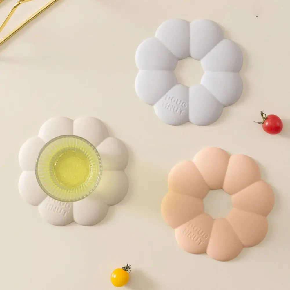 2pcs Multifunctional Silicone Heat Insulation Pad Anti-scalding Non-slip Pot Mat Heat Resistant Thickened Coaster Tableware
2pcs Multifunctional Silicone Heat Insulation Pad Anti-scalding Non-slip Pot Mat Heat Resistant Thickened Coaster Tableware