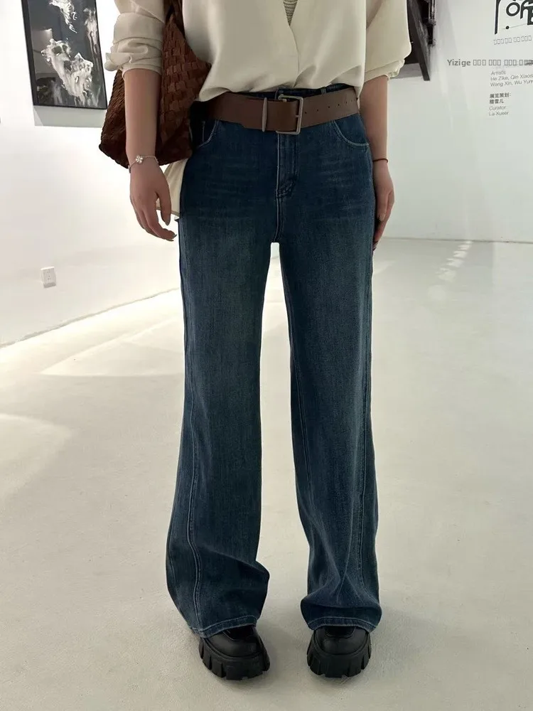 Джинсы с высокой талией и прямым кроем для женщин больших размеров, повседневные брюки, осенняя новинка, эффект стройности, универсальные джинсы больших размеров
Джинсы с высокой талией и прямым кроем для женщин больших размеров, повседневные брюки, осенняя новинка, эффект стройности, универсальные джинсы больших размеров