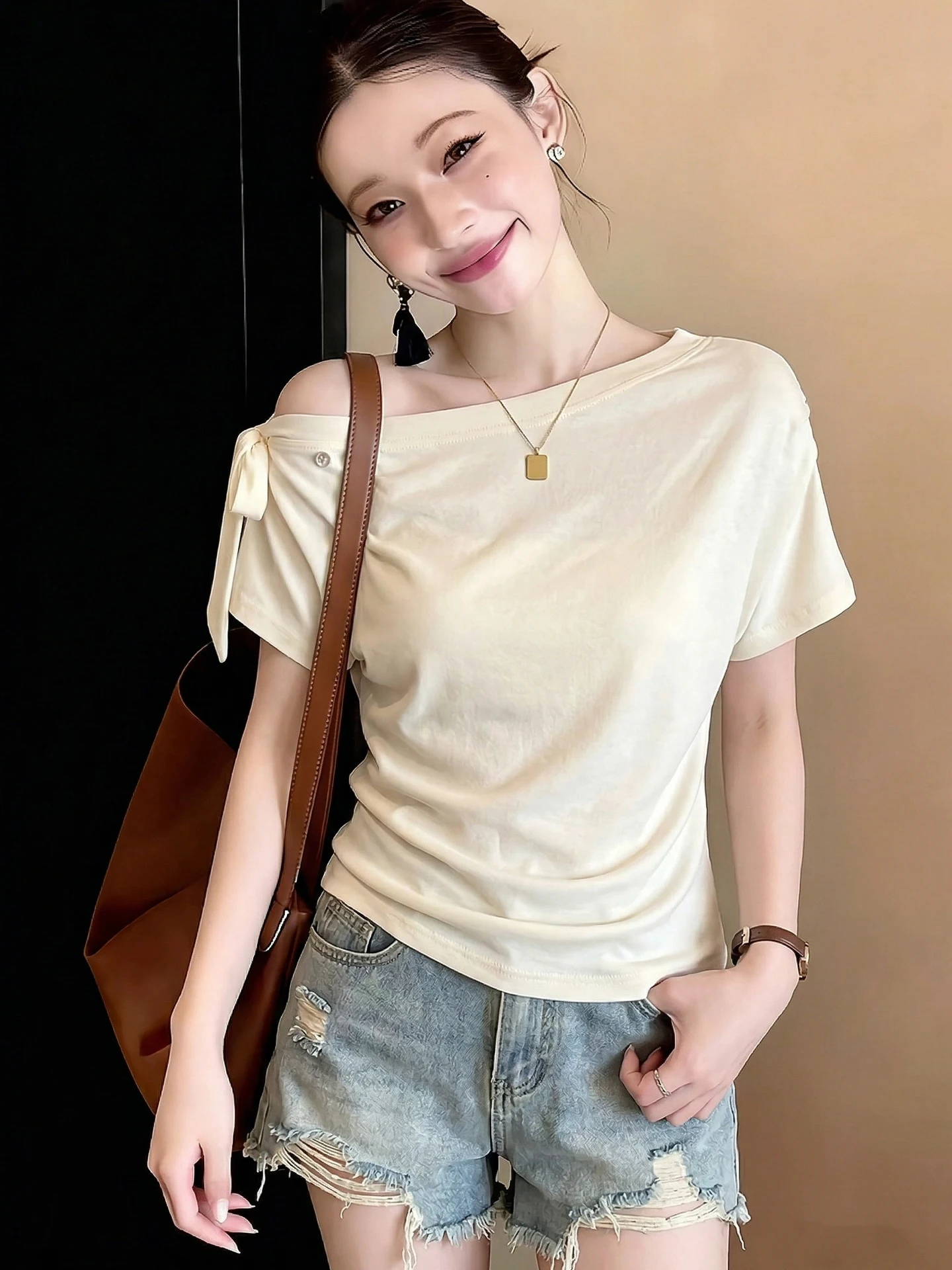 Trendy Summer 2026 Women's Pure Color Versatile Short Sleeve T-Shirt with Belt Korean Style Loose Fit Straight Tube Body Type
Trendy Summer 2026 Women's Pure Color Versatile Short Sleeve T-Shirt with Belt Korean Style Loose Fit Straight Tube Body Type