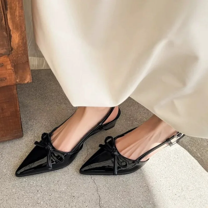 French Pointed Toe Bow Wrapped Toe Sandals Women Summer 2026 New Fashion Block Heel Kitten Heel Back Empty Single Shoes
French Pointed Toe Bow Wrapped Toe Sandals Women Summer 2026 New Fashion Block Heel Kitten Heel Back Empty Single Shoes