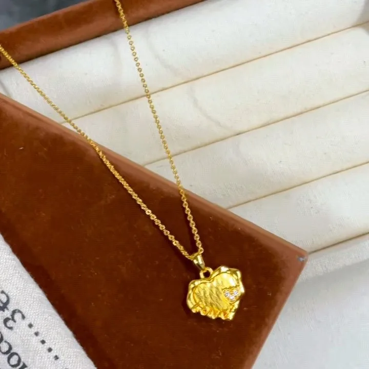 Point diamond love pendant for women 24K gold, AU999 ancient method engraved with Rococo lovely pattern dot diamond
Point diamond love pendant for women 24K gold, AU999 ancient method engraved with Rococo lovely pattern dot diamond
