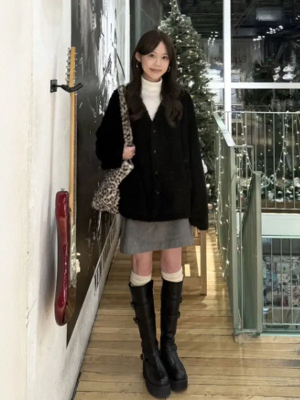 Korean Sle Gentle Bla ort Coat V-Ne Unique Small Size Winter Faion Women's Clothing Button Detail Slim Fit Long Sve
Korean Sle Gentle Bla ort Coat V-Ne Unique Small Size Winter Faion Women's Clothing Button Detail Slim Fit Long Sve