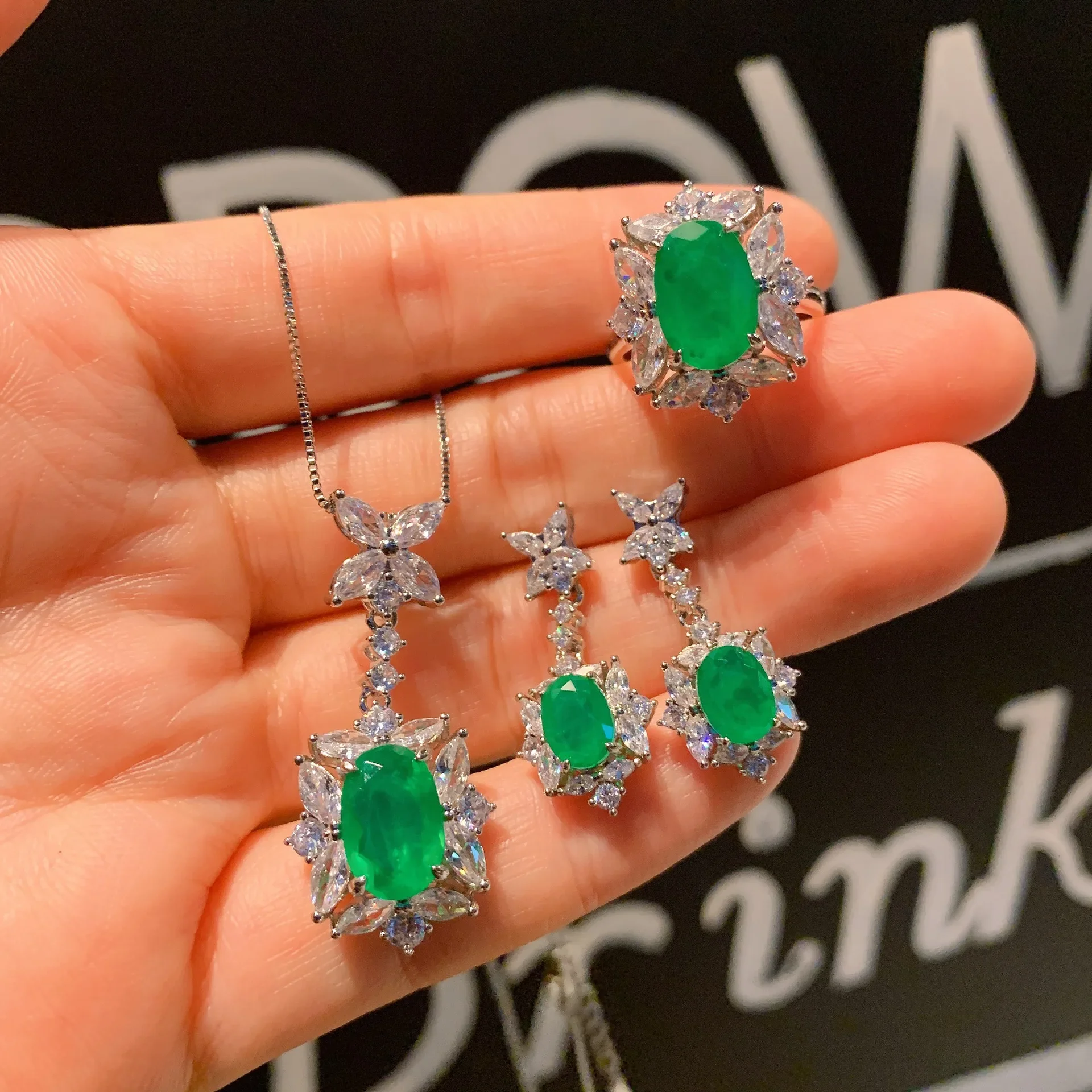 Luxury Emerald Crystal Exquisite Small Long Hanging Earrings Pendant Adjustable Ring Necklace Teen Girls Coquette Women Jewelry
Luxury Emerald Crystal Exquisite Small Long Hanging Earrings Pendant Adjustable Ring Necklace Teen Girls Coquette Women Jewelry