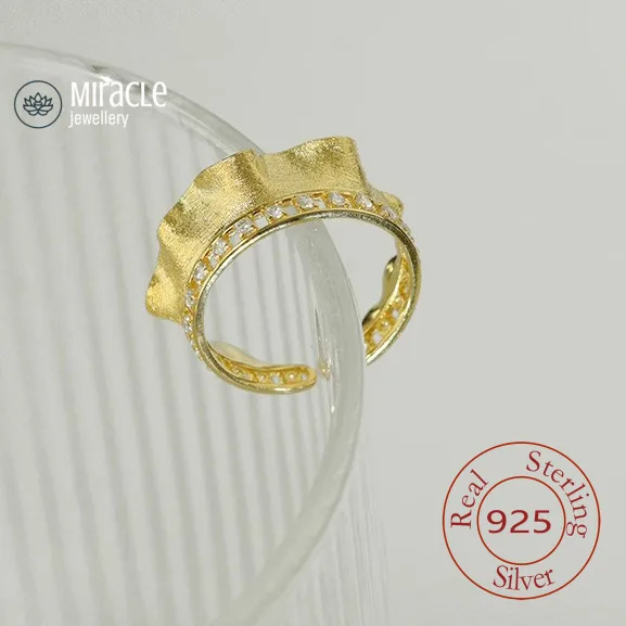 Miracle Sterling Silver 925 Original Wind Trace Artistic Fabric Wrinkle Niche Design High-End French Open Ring For Gift
Miracle Sterling Silver 925 Original Wind Trace Artistic Fabric Wrinkle Niche Design High-End French Open Ring For Gift