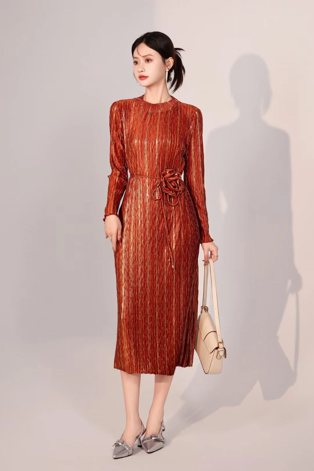 Miyake Pleated Commuter Dress 2025 Spring and Summer New Temperament Slim Round Neck Long-sleeved Dress
Miyake Pleated Commuter Dress 2025 Spring and Summer New Temperament Slim Round Neck Long-sleeved Dress