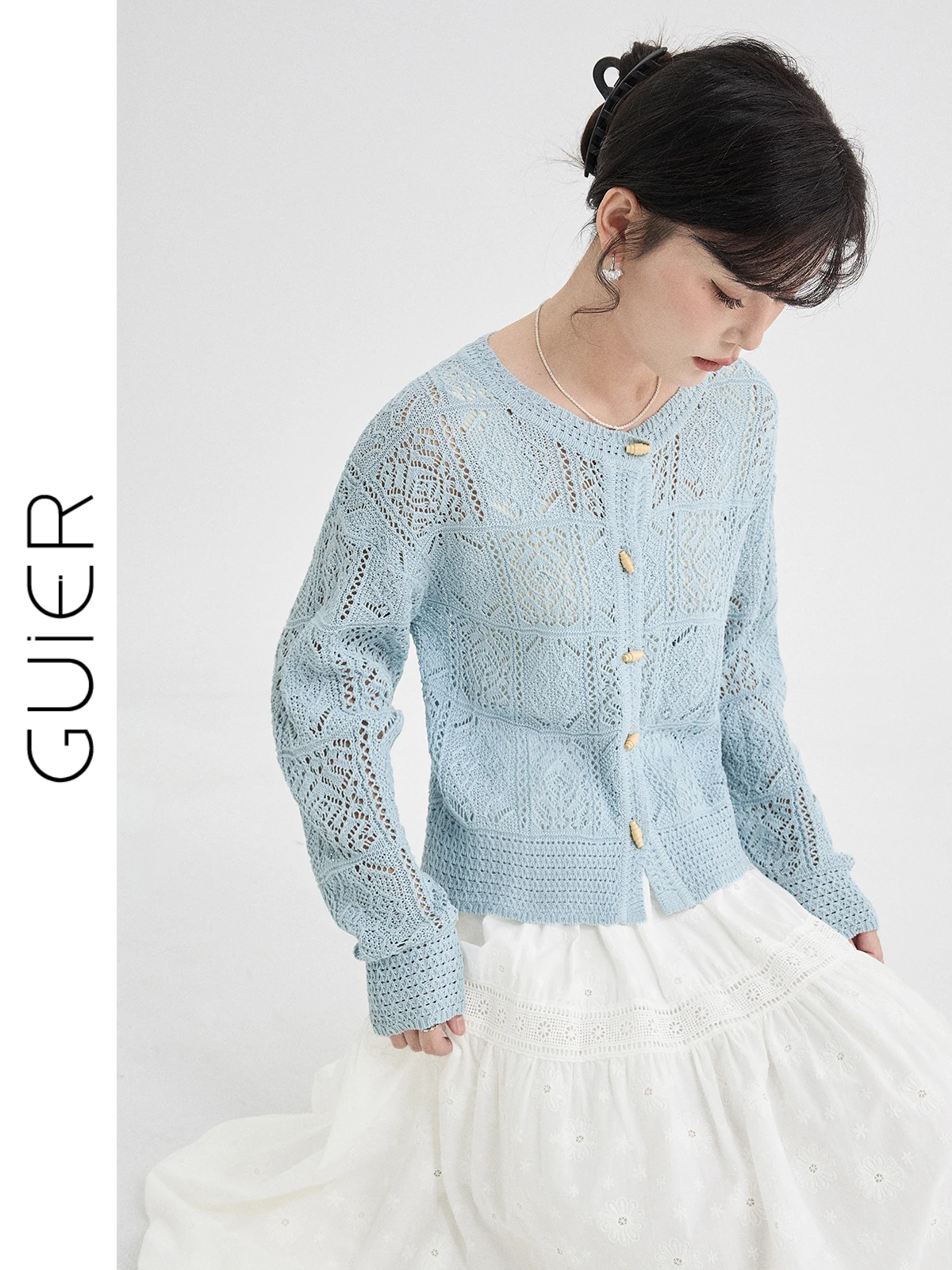 Женский вязаный свитер Guier с вырезами и пуговицами, повседневный, весна 2026, модный, высококачественный трикотаж
Женский вязаный свитер Guier с вырезами и пуговицами, повседневный, весна 2026, модный, высококачественный трикотаж