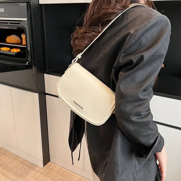 2025 Spring New Advanced Sense Tote Bag Design Sense Chain Everything Stylish Simple Single Shoulder Underarm Hand Bag
2025 Spring New Advanced Sense Tote Bag Design Sense Chain Everything Stylish Simple Single Shoulder Underarm Hand Bag