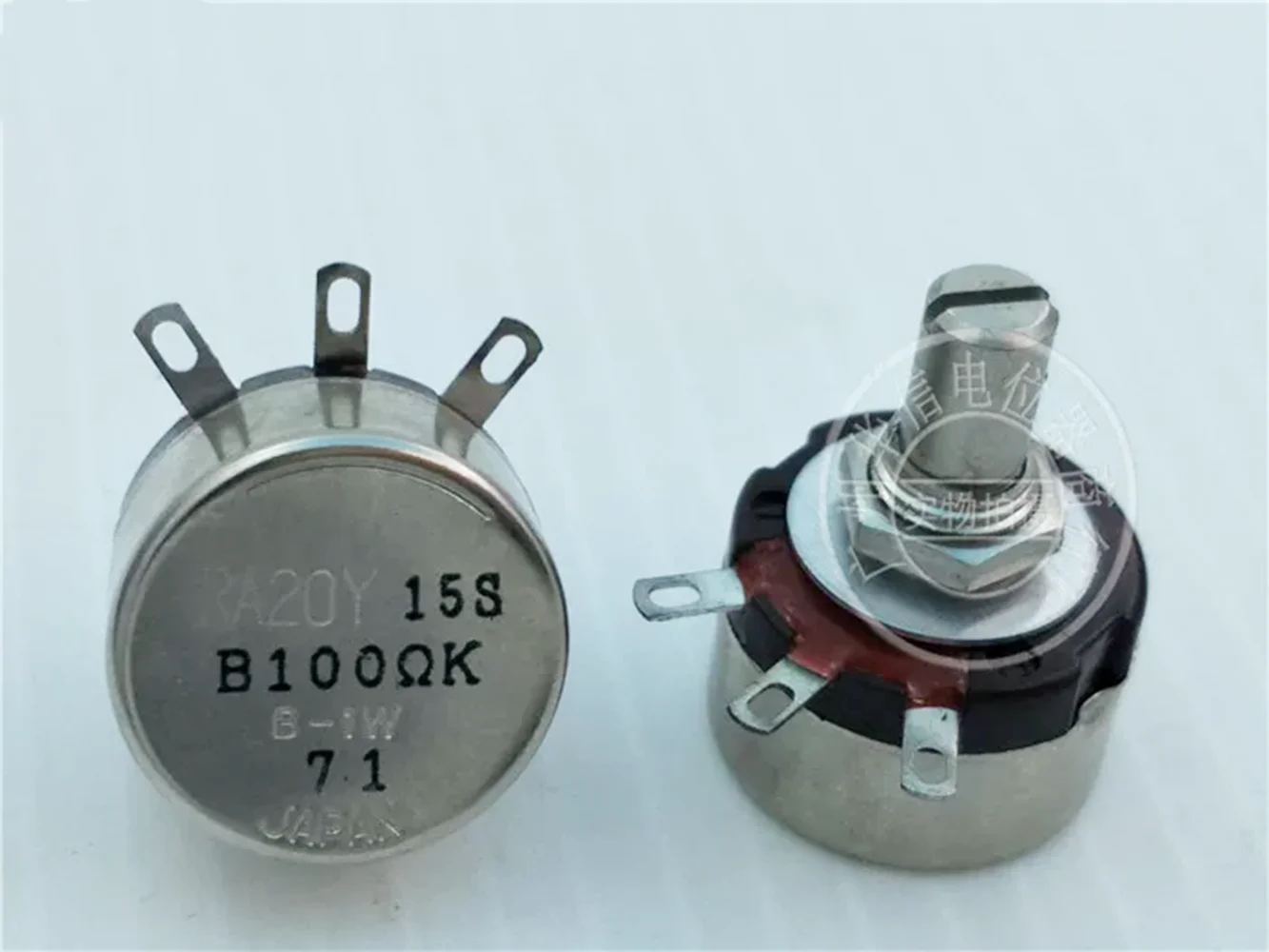 Original New 100% RA20Y 15S B1K B100R B-1W wire wound potentiometer suitable for 300B (SWITCH)
Original New 100% RA20Y 15S B1K B100R B-1W wire wound potentiometer suitable for 300B (SWITCH)