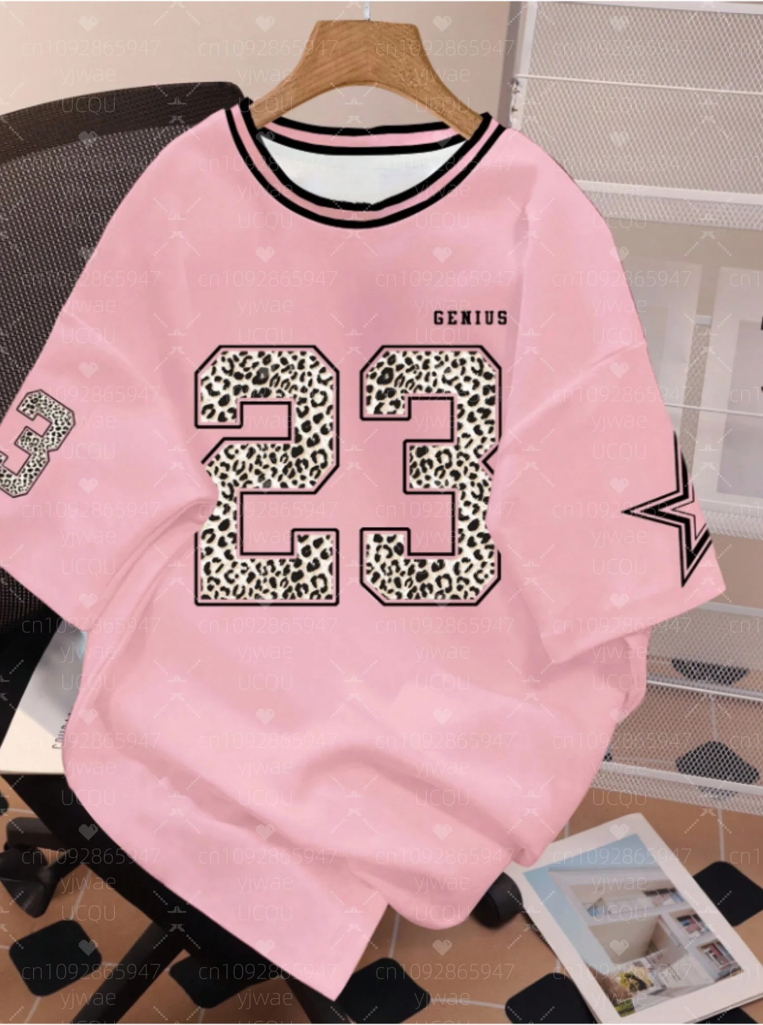2025 летняя новая женская футболка с леопардовым принтом No 23, американская повседневная футболка с цифровым принтом, женская футболка для пляжного серфинга с круглым вырезом и коротким рукавом
2025 летняя новая женская футболка с леопардовым принтом No 23, американская повседневная футболка с цифровым принтом, женская футболка для пляжного серфинга с круглым вырезом и коротким рукавом