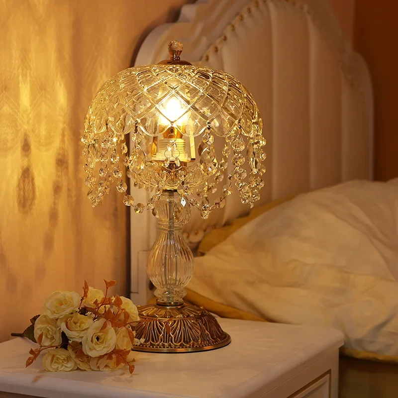 V5.11 French all-copper glass pendant crystal table lamp, light luxury high-end living room decoration bedroom bedside lamp
V5.11 French all-copper glass pendant crystal table lamp, light luxury high-end living room decoration bedroom bedside lamp
