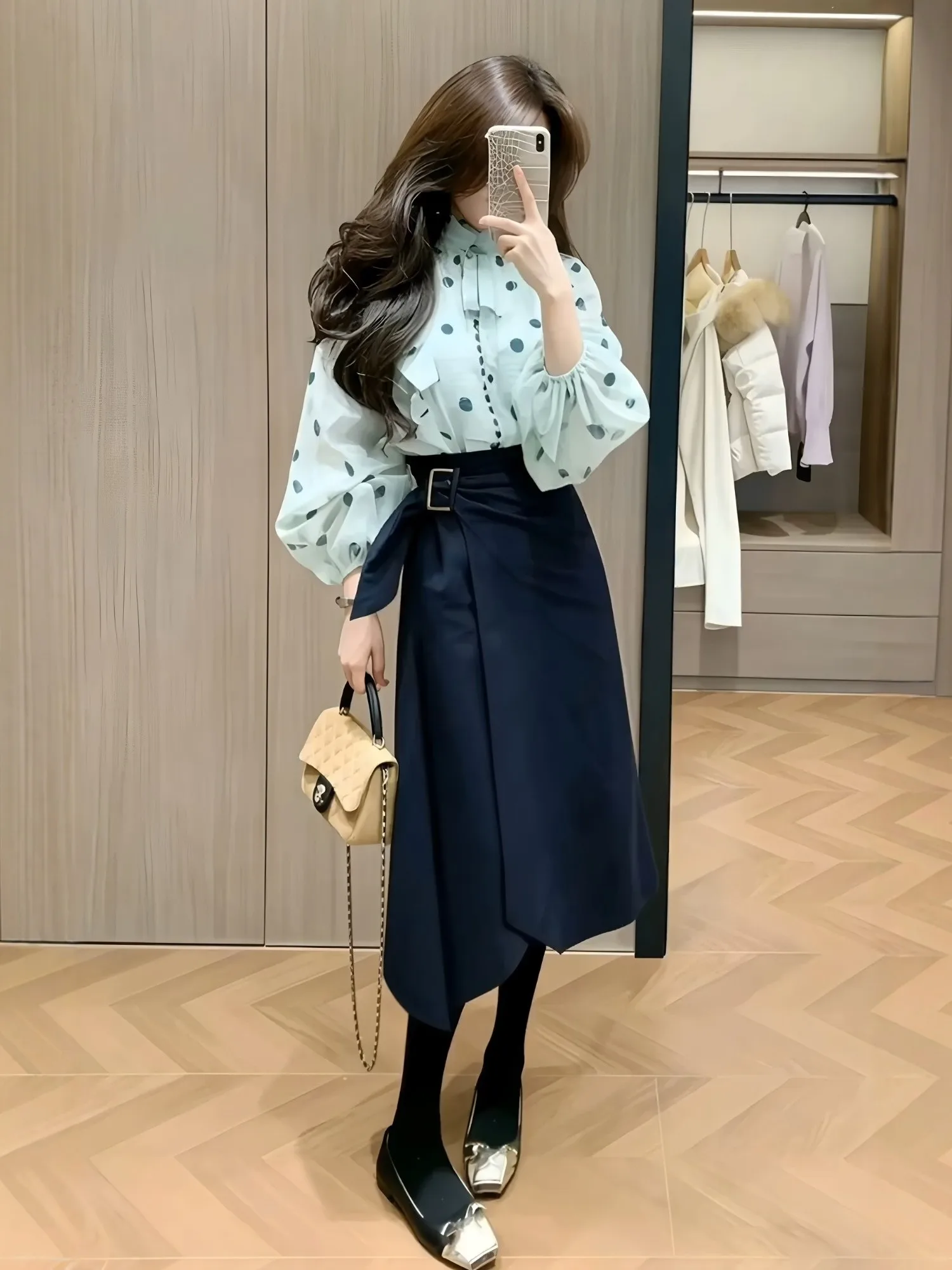 Green Polka Dot Shirt And A-Line Skirt Set Women's Fashion Spring Design Lantern Sleeve High Waist Slimming Ensemble
Green Polka Dot Shirt And A-Line Skirt Set Women's Fashion Spring Design Lantern Sleeve High Waist Slimming Ensemble