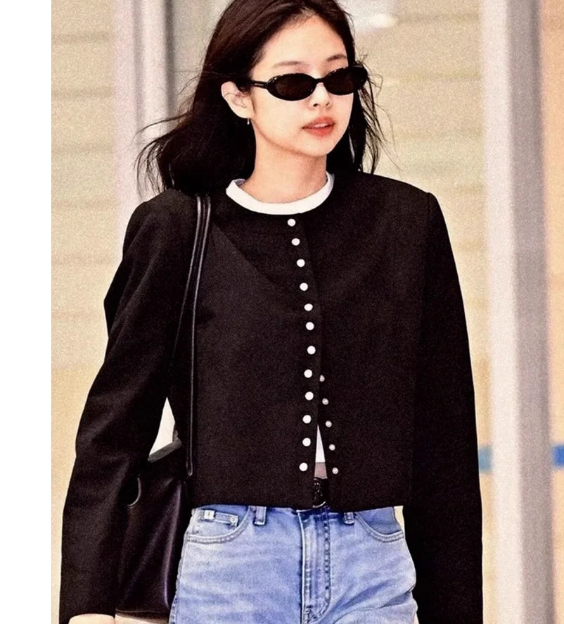 Autumn thin black round neck short jacket casual jacket top
Autumn thin black round neck short jacket casual jacket top