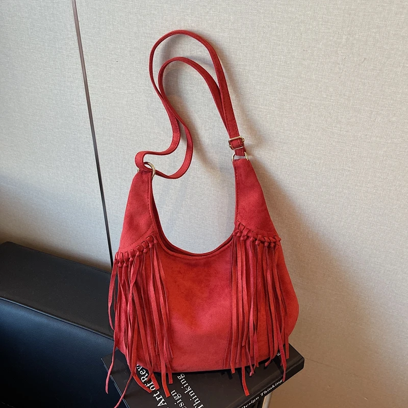Retro Suede Large Capacity Tassel Tote Bag Bohemian Style Handbags Autumn Winter Women Commute Single Shoulder Crossbody Bags
Retro Suede Large Capacity Tassel Tote Bag Bohemian Style Handbags Autumn Winter Women Commute Single Shoulder Crossbody Bags