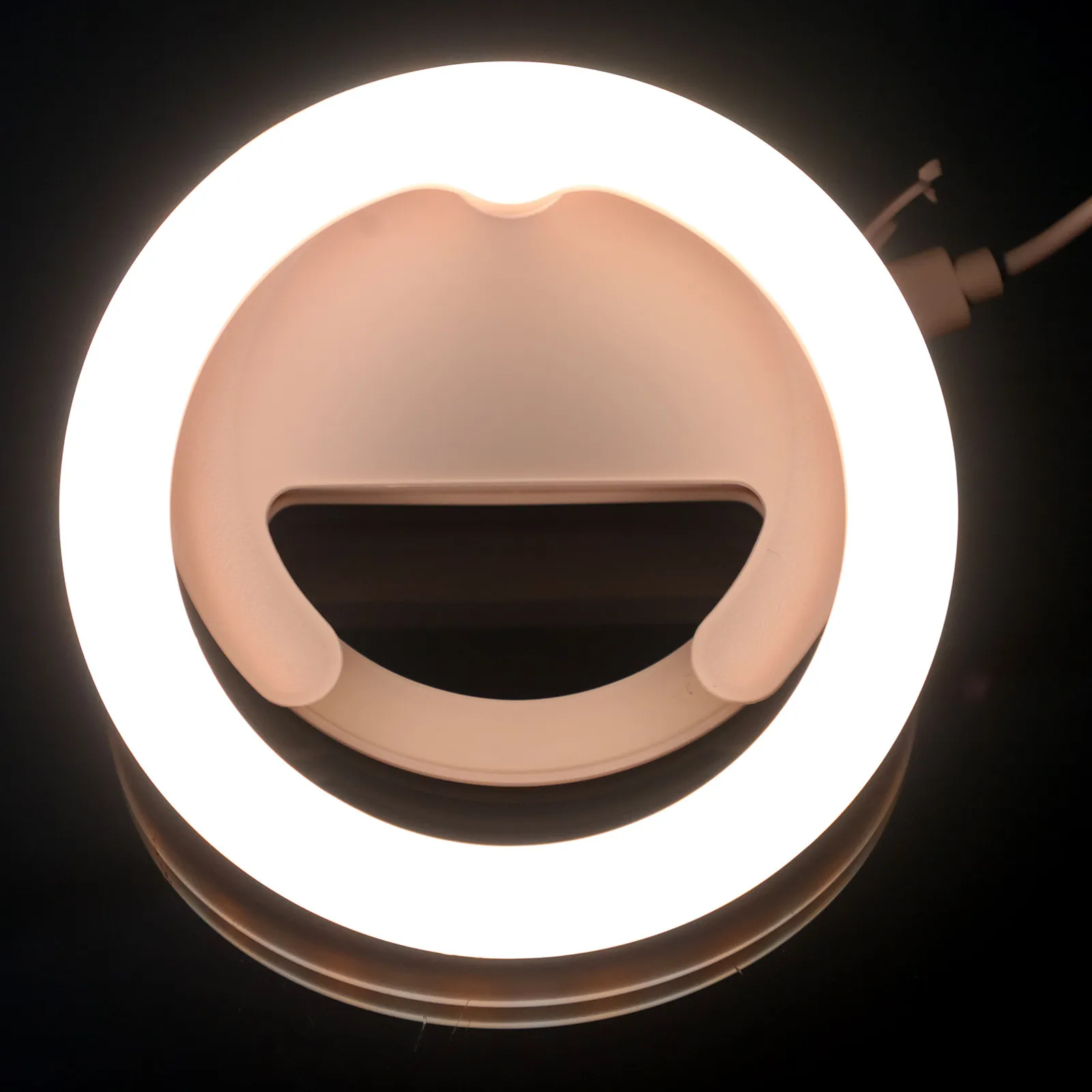 Portable Ring Light Clip for Phone Mini Selfie LED Light Portable Outdoor Video Makeup Photography Ring Lighting Outdoor
Portable Ring Light Clip for Phone Mini Selfie LED Light Portable Outdoor Video Makeup Photography Ring Lighting Outdoor