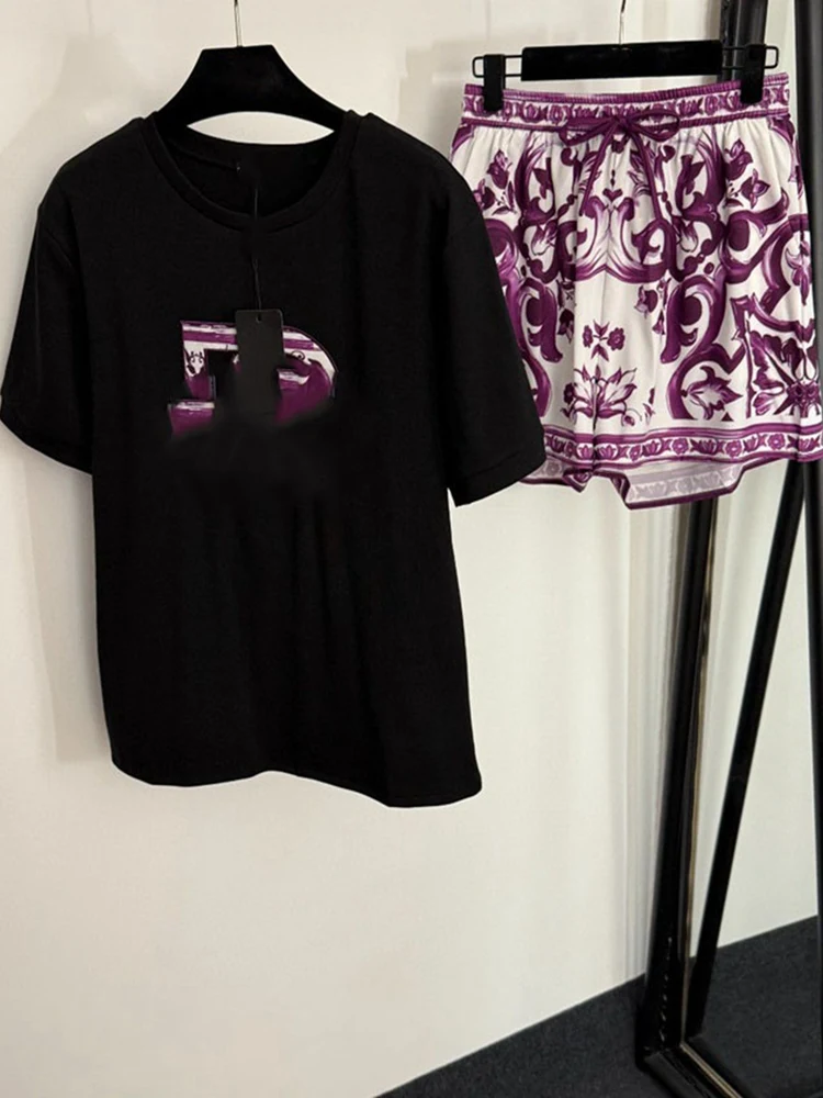 Retro Fashion Purple Porcelain Letter T-Shirt Wide Leg Shorts Set Women Casual Ageless Elegant Style Summer 2025
Retro Fashion Purple Porcelain Letter T-Shirt Wide Leg Shorts Set Women Casual Ageless Elegant Style Summer 2025