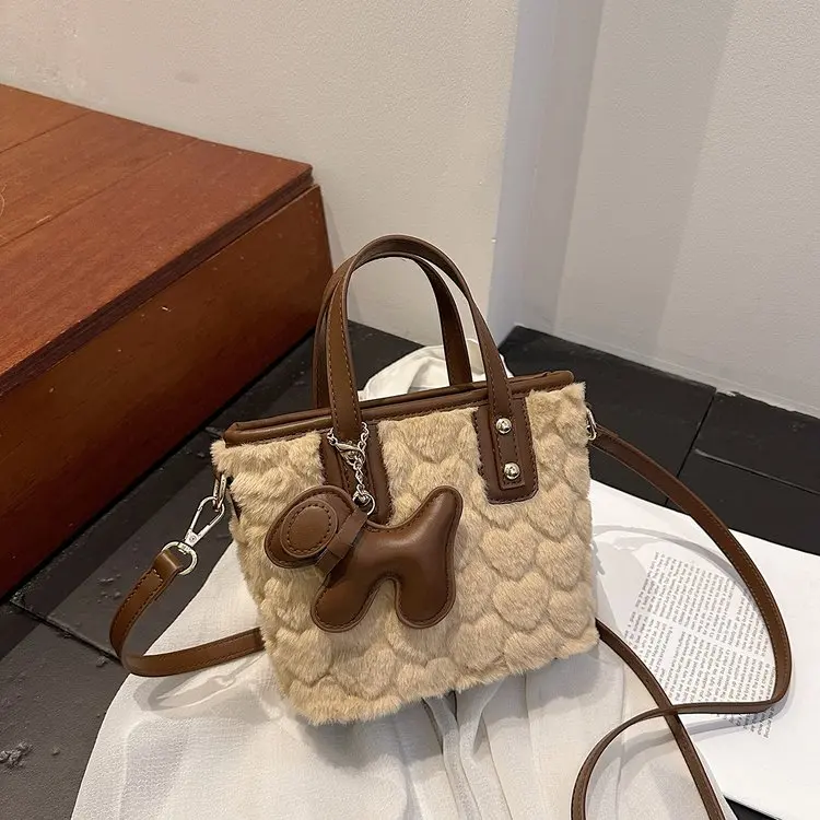 High-End Minimalist Vintage Diaper Bag: Elegant Crossbody Handbag For Women With Designer Logo And Large Capacity Leather Tote
High-End Minimalist Vintage Diaper Bag: Elegant Crossbody Handbag For Women With Designer Logo And Large Capacity Leather Tote