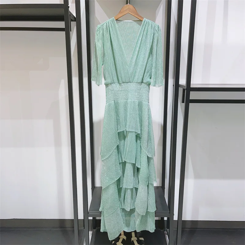 French niche 2024 spring/summer fresh and elegant silver V-neck shiny layer by layer patchwork waist length dress
French niche 2024 spring/summer fresh and elegant silver V-neck shiny layer by layer patchwork waist length dress