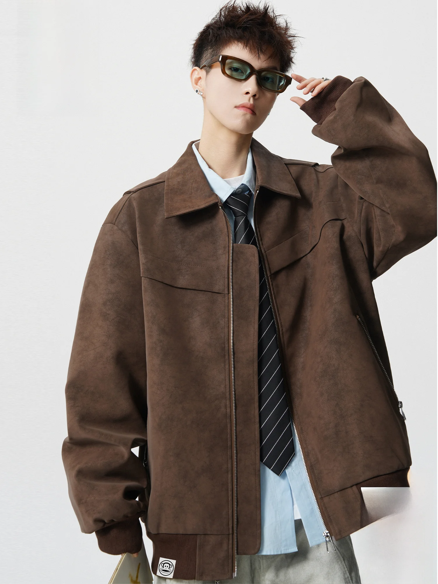 Мужская повседневная куртка Paul Frank свободного кроя, новая весенняя модель, с воротником тай-дай, рабочая одежда, верхняя одежда из полиэстера, с длинными рукавами, на молнии
Мужская повседневная куртка Paul Frank свободного кроя, новая весенняя модель, с воротником тай-дай, рабочая одежда, верхняя одежда из полиэстера, с длинными рукавами, на молнии