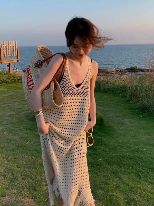 Retro Hollow Knitted Strap Dress Women Summer Beach Vacation Style Layered Outerwear Midi Skirt Soft Casual Loose Fit V-Neck
Retro Hollow Knitted Strap Dress Women Summer Beach Vacation Style Layered Outerwear Midi Skirt Soft Casual Loose Fit V-Neck