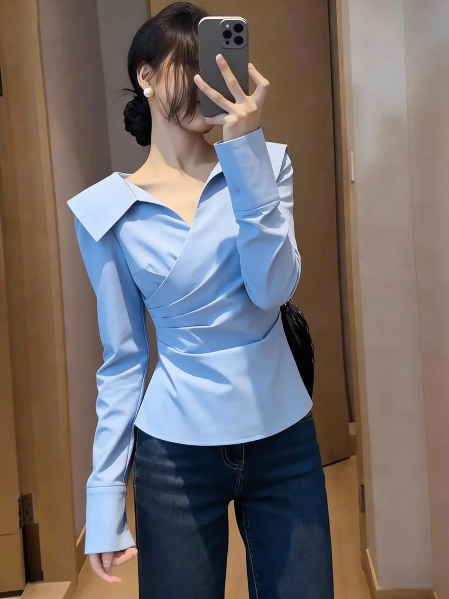 Korean Design Long Sve oulder Bared irt Women Spring Pure Desire Wind Pleated Waist Cinch V Ne Slant oulder irt
Korean Design Long Sve oulder Bared irt Women Spring Pure Desire Wind Pleated Waist Cinch V Ne Slant oulder irt