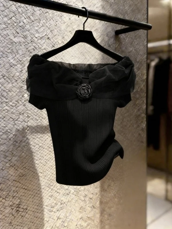 Elegant Black Knitted Top Summer New Style One Shoulder Design Ageless Graceful 3D Flower Decoration Straight Tube Shape Wome...
Elegant Black Knitted Top Summer New Style One Shoulder Design Ageless Graceful 3D Flower Decoration Straight Tube Shape Wome...