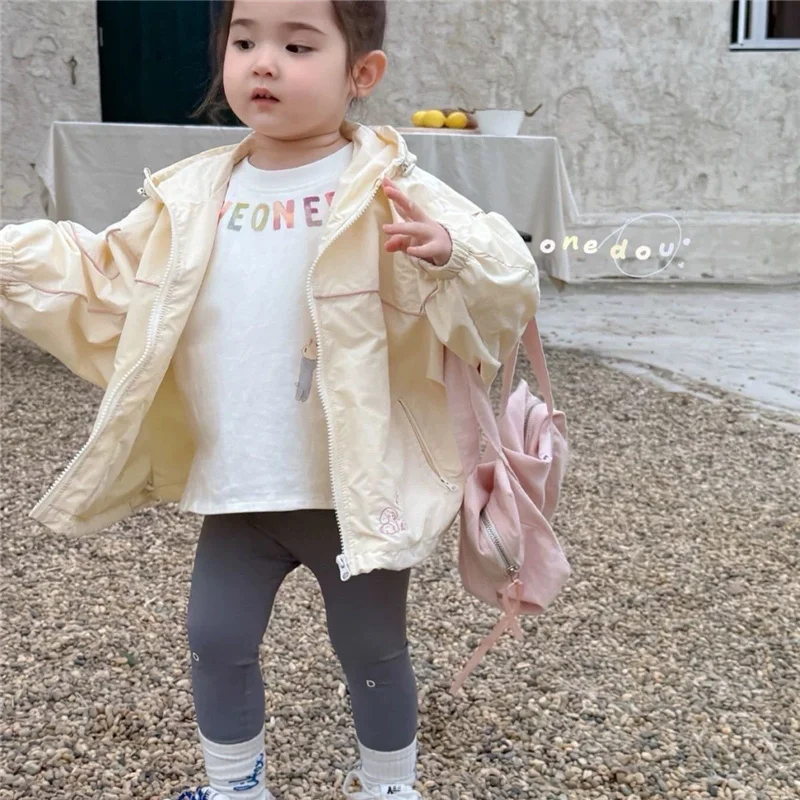 Girls Windbreak Jackets Autumn Spring Kids Thin Zipper Tracksuit Coats Baby Hooded Trench Outerwear Children Clothing 1-6 Years
Girls Windbreak Jackets Autumn Spring Kids Thin Zipper Tracksuit Coats Baby Hooded Trench Outerwear Children Clothing 1-6 Years