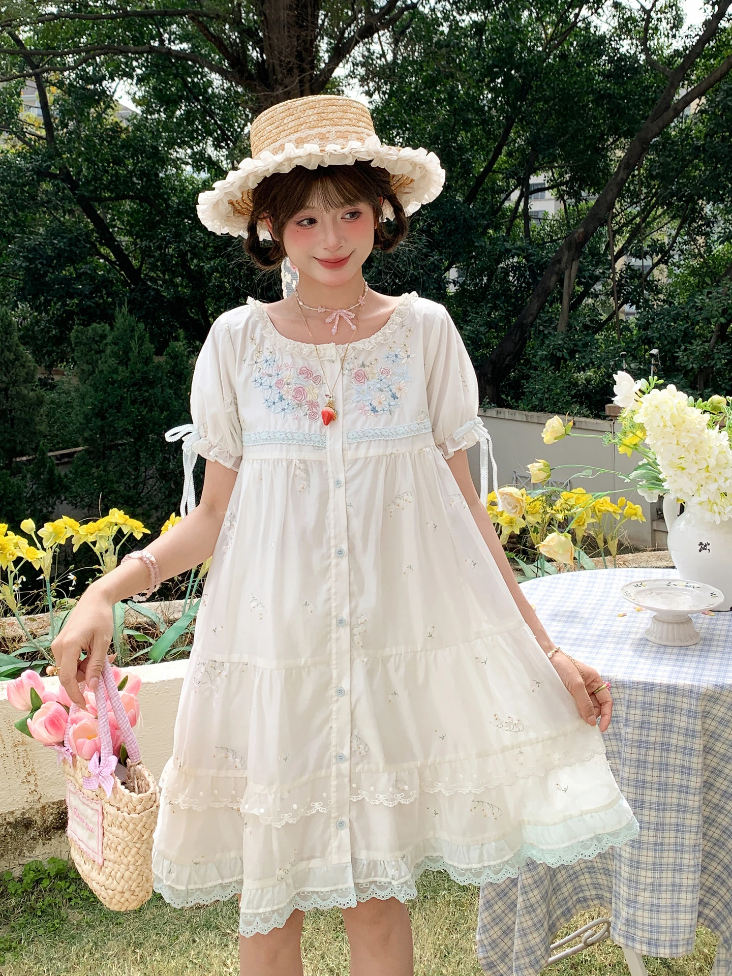 Rustic Floral Embroidery Design Loose Women's Dress with Bubble Sleeves Lacey Splice Breathable Summer Short Sleeve A-Line Skirt
Rustic Floral Embroidery Design Loose Women's Dress with Bubble Sleeves Lacey Splice Breathable Summer Short Sleeve A-Line Skirt