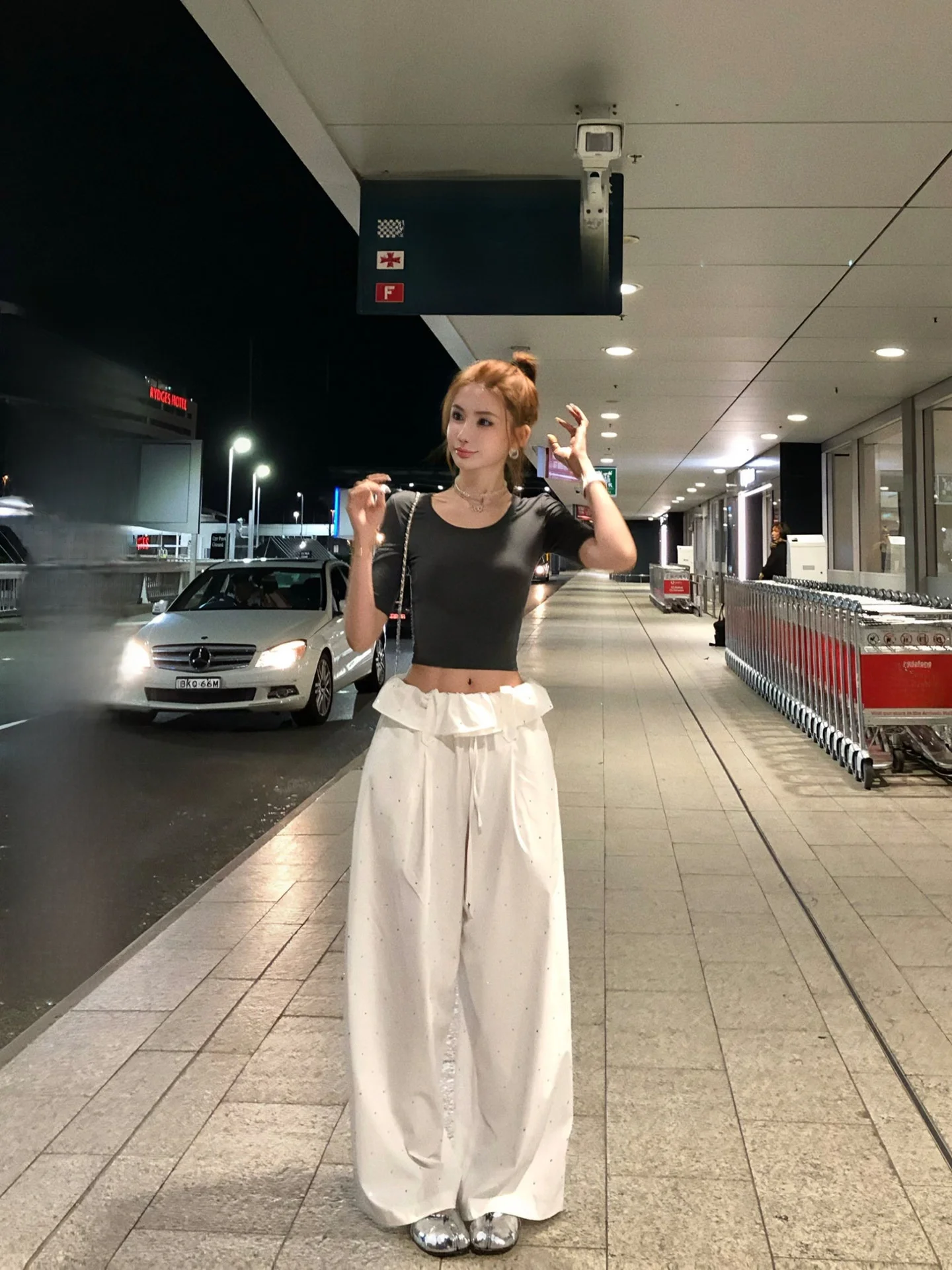 Ballet Style Flared Wide Leg Casual Pants Diamond Heat Transfered Flower Bud Elastic Waist Casual Trousers for Women
Ballet Style Flared Wide Leg Casual Pants Diamond Heat Transfered Flower Bud Elastic Waist Casual Trousers for Women