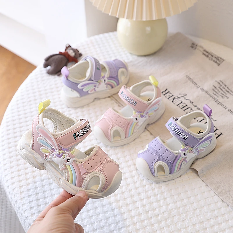 Kids Girls Closed Toe Sandals Cute Unicorn Cartoon Design Breathable Anti-slip Soft Sole Adjustable Strap Casual Outdoor Shoes
Kids Girls Closed Toe Sandals Cute Unicorn Cartoon Design Breathable Anti-slip Soft Sole Adjustable Strap Casual Outdoor Shoes