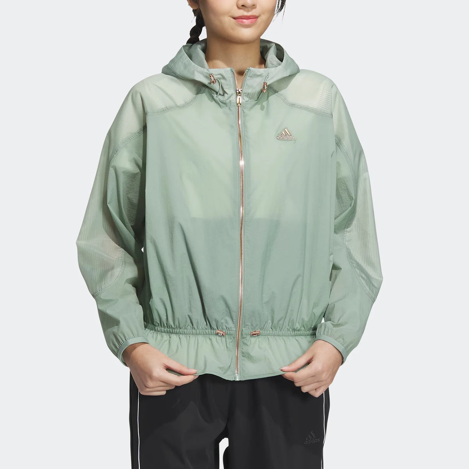 Оригинальная летняя дышащая легкая женская спортивная куртка Adidas HY2828
Оригинальная летняя дышащая легкая женская спортивная куртка Adidas HY2828