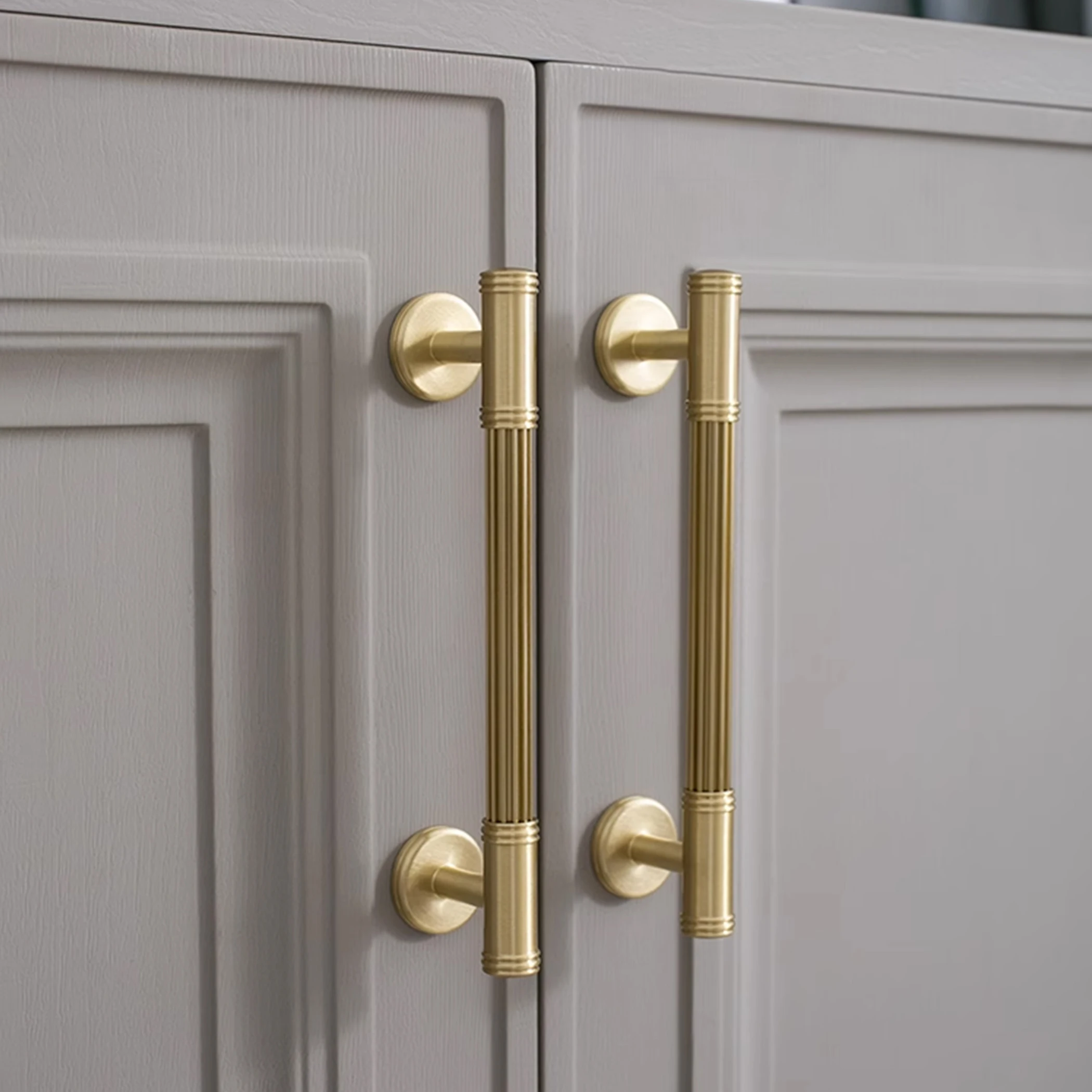 MFYS Solid Brass Bedside Cabinet Handle Vertical Stripe Kitchen Furniture Handles Brushed Gold Wardrobe Pulls Round Door Knobs
MFYS Solid Brass Bedside Cabinet Handle Vertical Stripe Kitchen Furniture Handles Brushed Gold Wardrobe Pulls Round Door Knobs