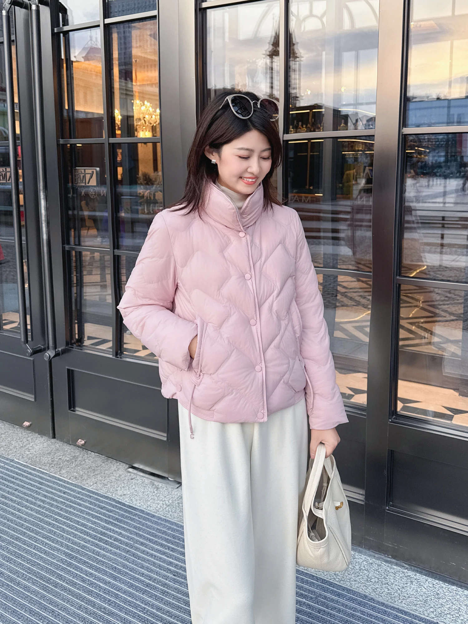 Легкий пуховик Zillal для женщин, корейский стиль, теплый, с воротником-стойкой, легкий и прочный.
Легкий пуховик Zillal для женщин, корейский стиль, теплый, с воротником-стойкой, легкий и прочный.