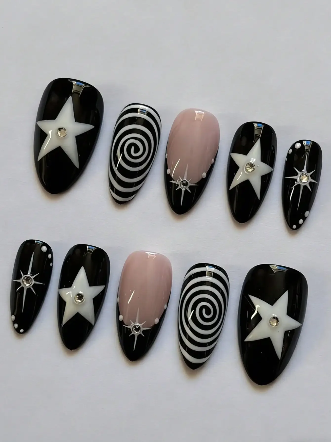 10Pcs Y2K Punk Almond Press On Nails, Black White Star Swirl False Nails with Rhinestones, Reusable for Party Vacation
10Pcs Y2K Punk Almond Press On Nails, Black White Star Swirl False Nails with Rhinestones, Reusable for Party Vacation