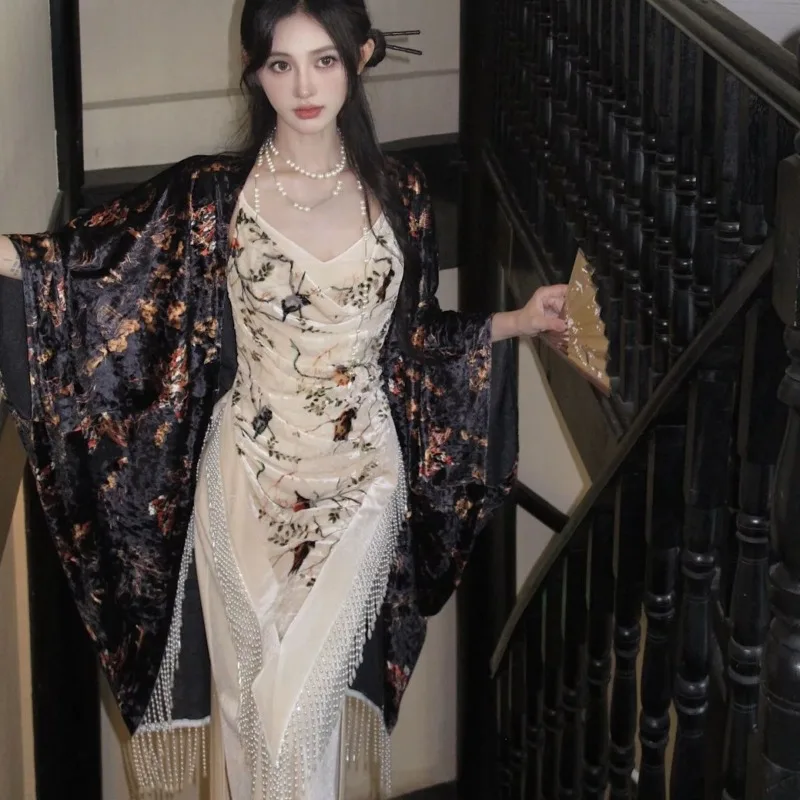 New Chinese-style Heavy Industry Tassel Bead Cardigan Bamboo Velvet Halter Dress Two-piece Set Early Autumn Fashion Women's Wear
New Chinese-style Heavy Industry Tassel Bead Cardigan Bamboo Velvet Halter Dress Two-piece Set Early Autumn Fashion Women's Wear