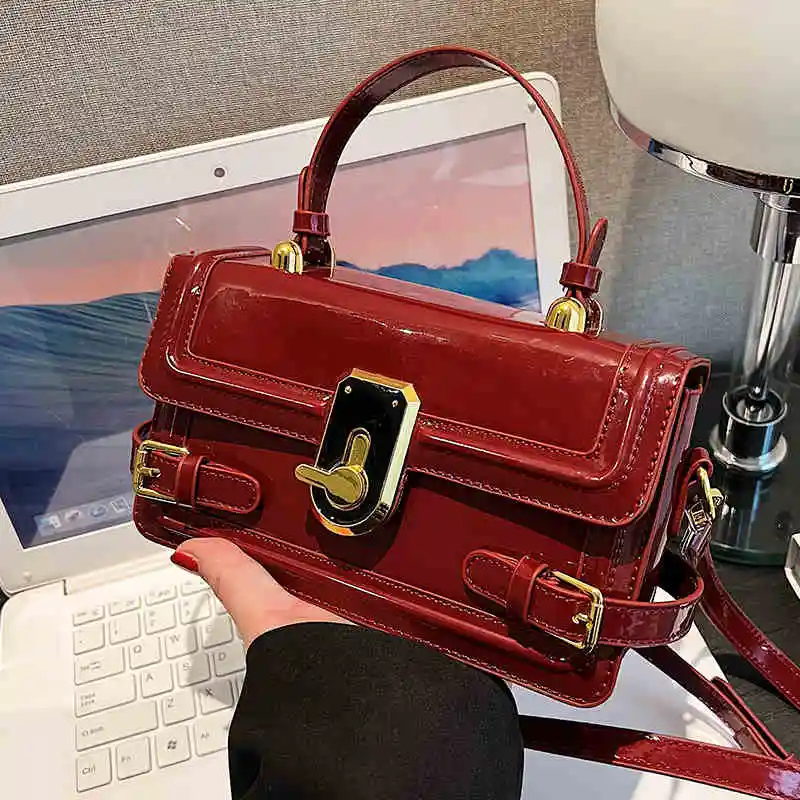 Роскошные женские красные маленькие квадратные сумки из лакированной кожи, популярные корейские сумки через плечо на одно плечо, новинка 2024, весенние универсальные сумки
Роскошные женские красные маленькие квадратные сумки из лакированной кожи, популярные корейские сумки через плечо на одно плечо, новинка 2024, весенние универсальные сумки