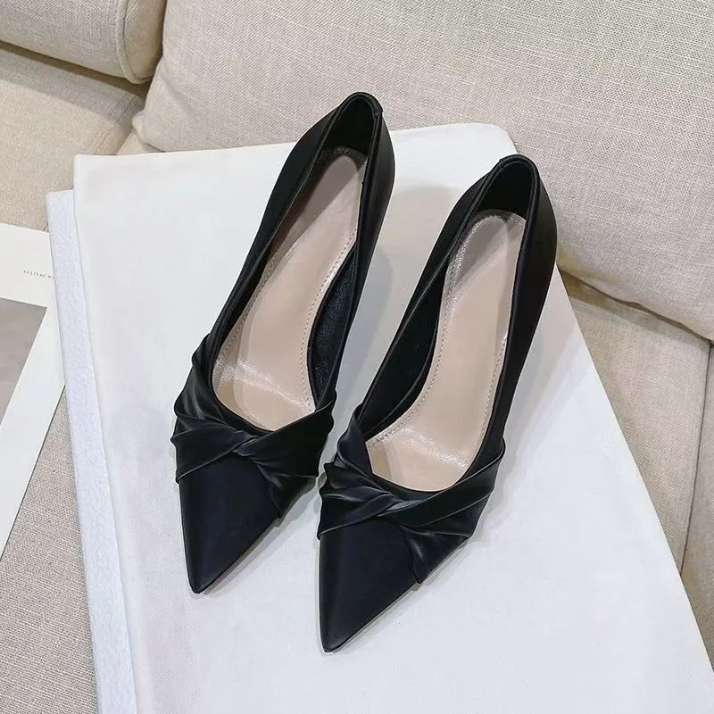 2026 Spring New Collection 3-7cm Low Heels Pleated Pointed Toe Women's Shoes Shallow Mouth Ladies Pumps Sandals Casual Shoes
2026 Spring New Collection 3-7cm Low Heels Pleated Pointed Toe Women's Shoes Shallow Mouth Ladies Pumps Sandals Casual Shoes