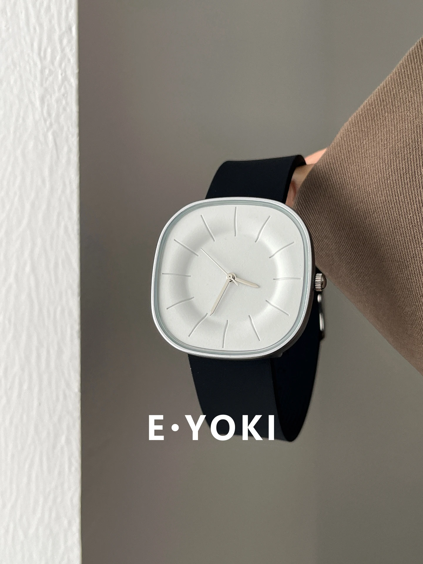 Elegant ladies watch, high quality luxury watch, black and white large dial minimalist watch, casual style female quartz watch
Elegant ladies watch, high quality luxury watch, black and white large dial minimalist watch, casual style female quartz watch