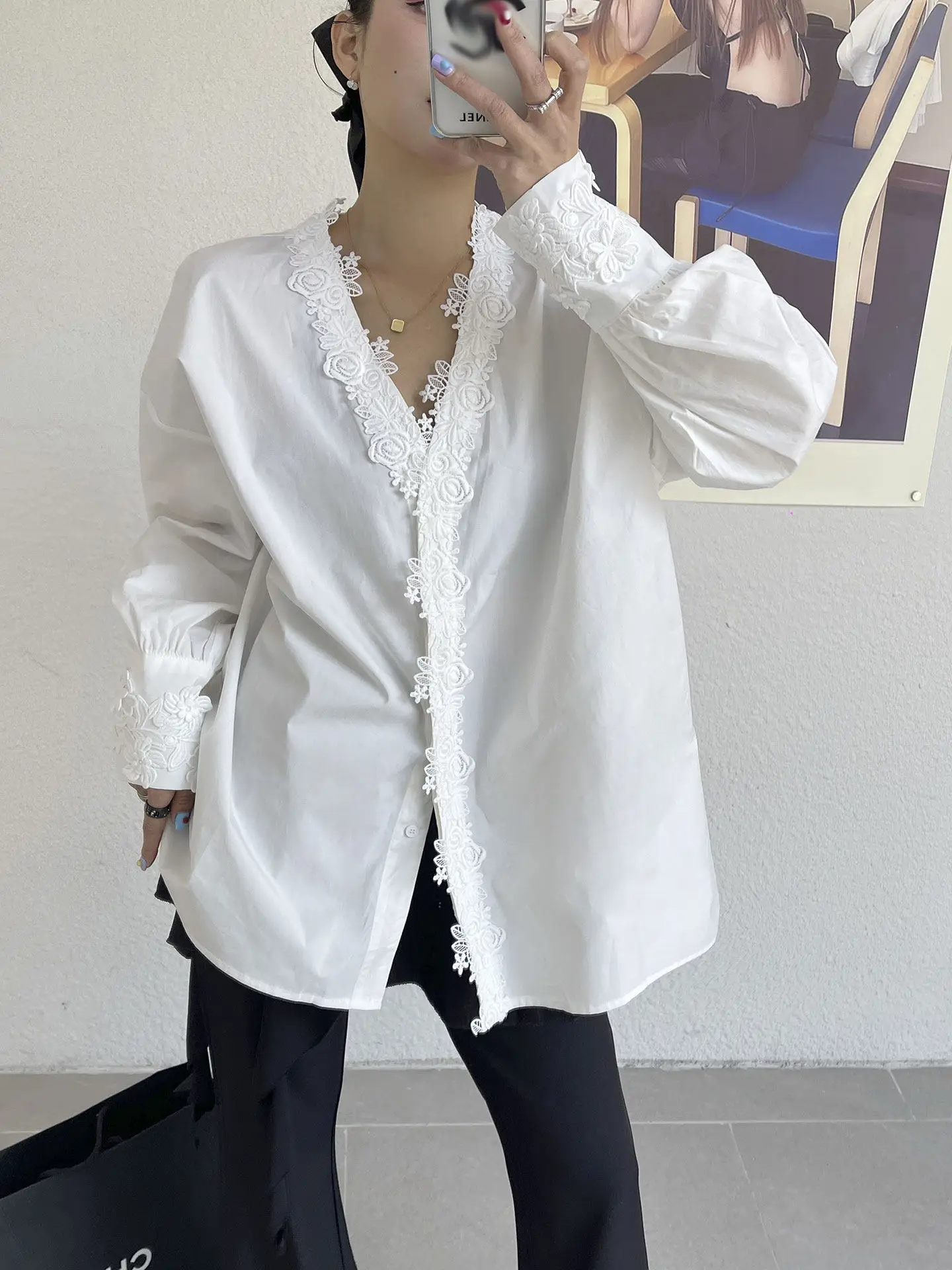 Women Embroidered Lace Patchwork V Neck Blouse Elegant Loose Fit Long Sleeve Shirt Chic Oversized Casual Fashion Top
Women Embroidered Lace Patchwork V Neck Blouse Elegant Loose Fit Long Sleeve Shirt Chic Oversized Casual Fashion Top