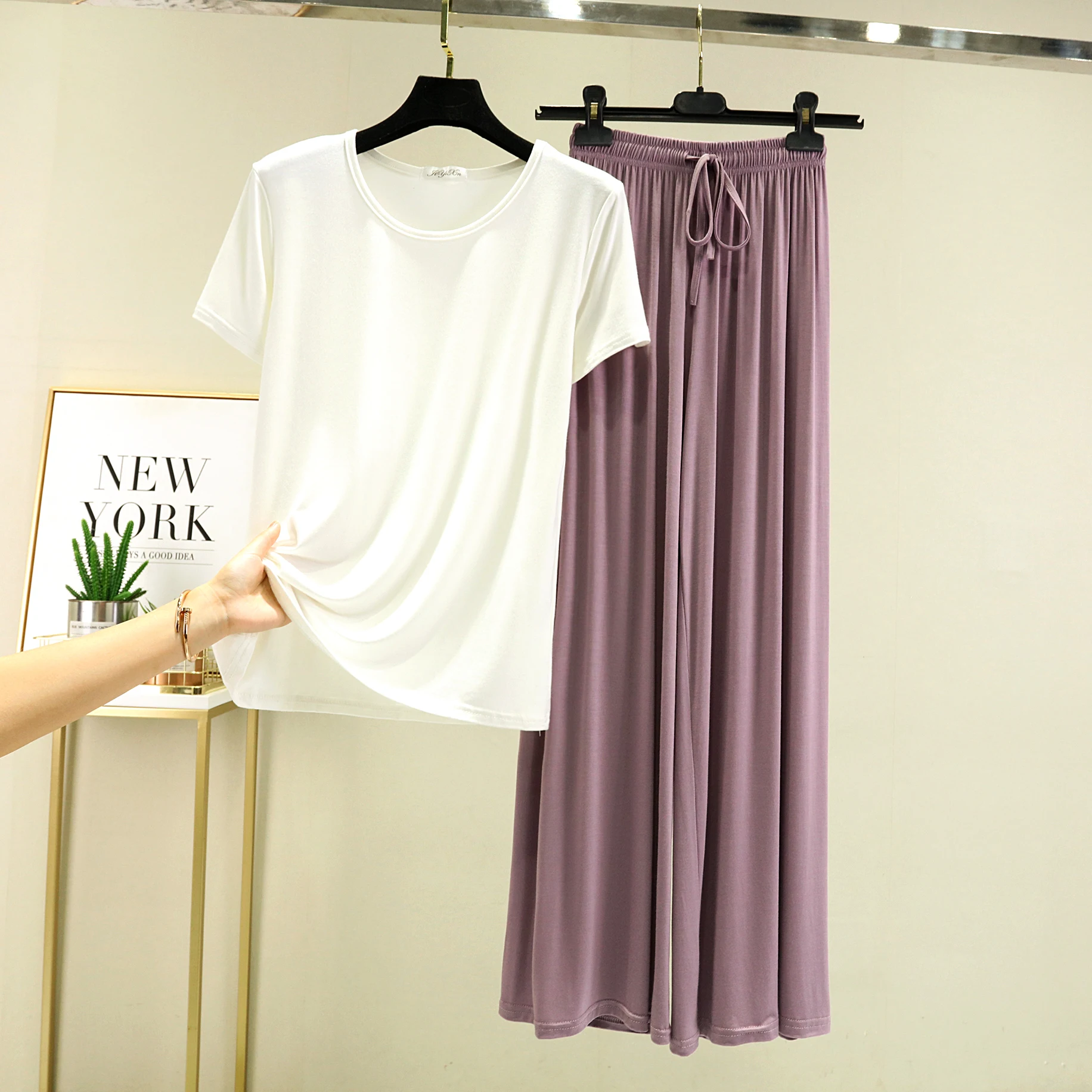 Women's Modal Short Sleeve T-Shirt Set Summer Slimming Loose Top Casual Large Size Thin Two-Piece Set Comfortable Breathable
Women's Modal Short Sleeve T-Shirt Set Summer Slimming Loose Top Casual Large Size Thin Two-Piece Set Comfortable Breathable