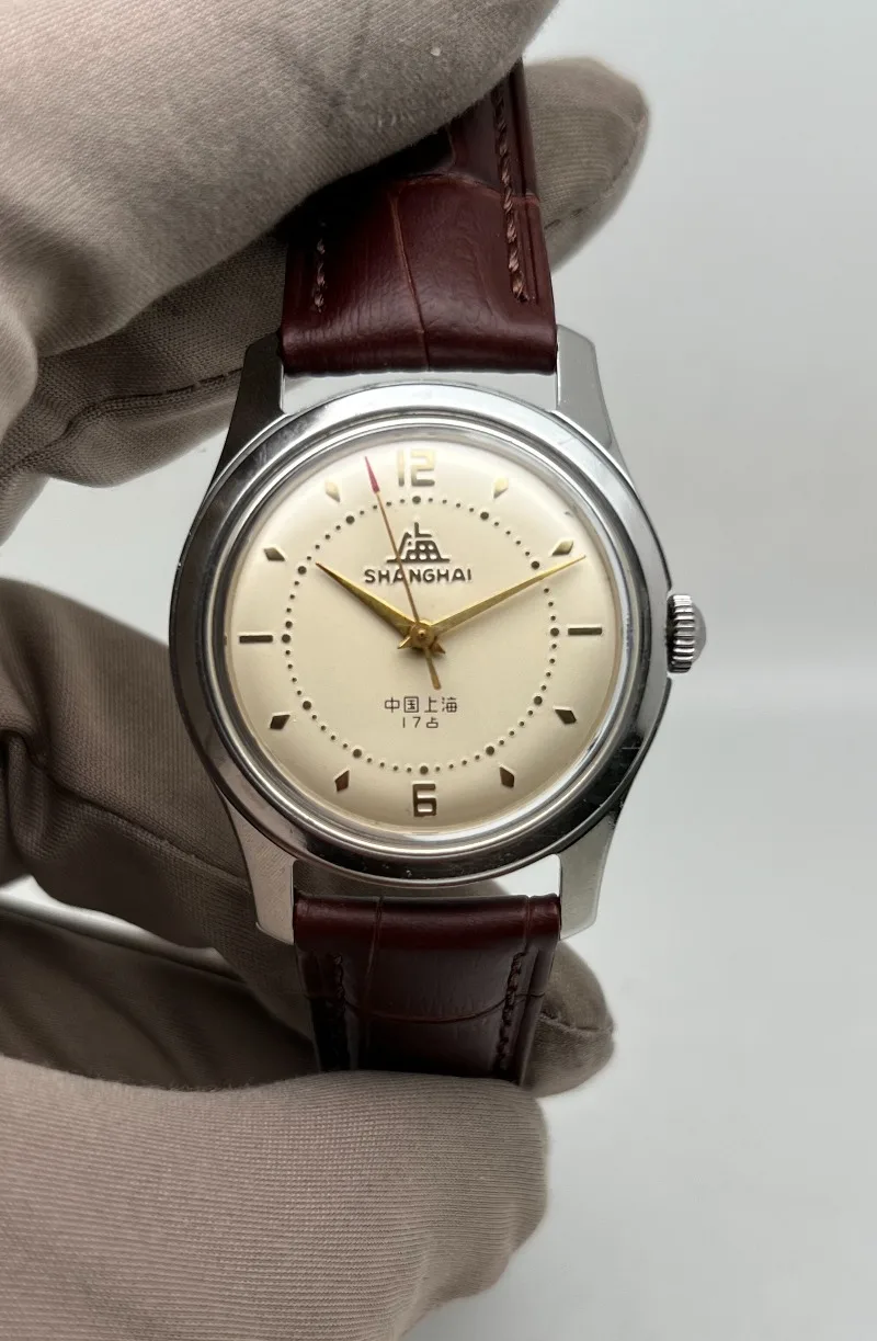 Shanghai brand watch A581 original cream disc manual large three-hand mechanical watch
Shanghai brand watch A581 original cream disc manual large three-hand mechanical watch