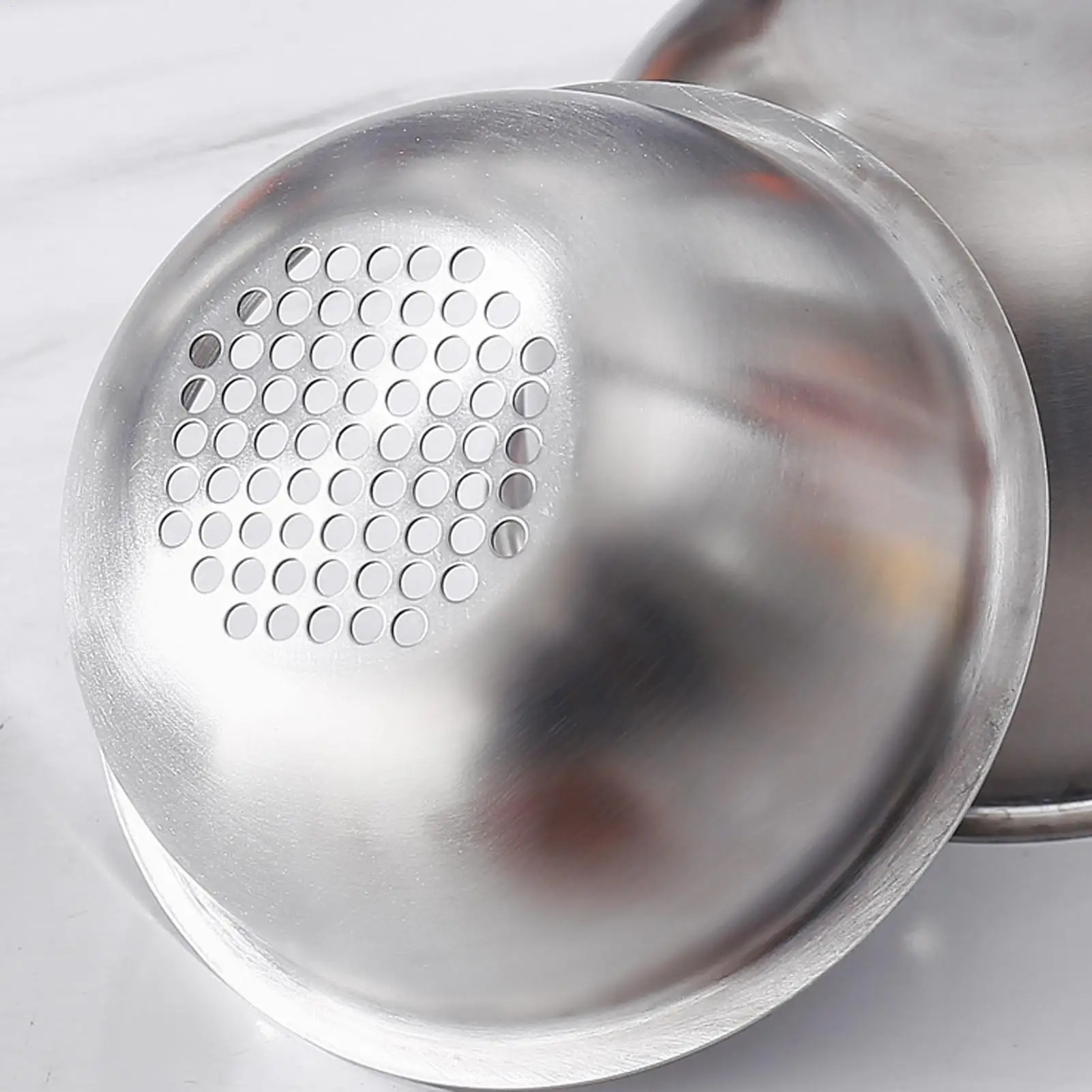 Metal Garlic Press Handheld Condiment Crusher Handheld Garlic Press For Home Kitchen Dining Room Meal Prep Party Barbecue
Metal Garlic Press Handheld Condiment Crusher Handheld Garlic Press For Home Kitchen Dining Room Meal Prep Party Barbecue