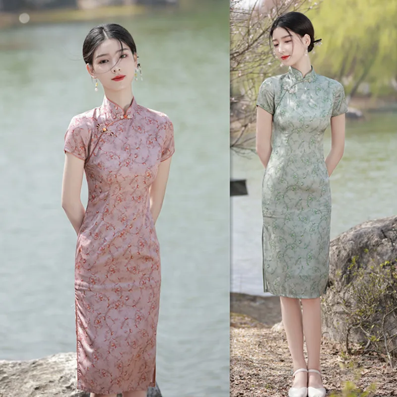 Двухслойный Cheongsam Qi Pao в этническом стиле средней длины с короткими рукавами в стиле ретро, новый летний воротник-стойка с низким разрезом
Двухслойный Cheongsam Qi Pao в этническом стиле средней длины с короткими рукавами в стиле ретро, новый летний воротник-стойка с низким разрезом