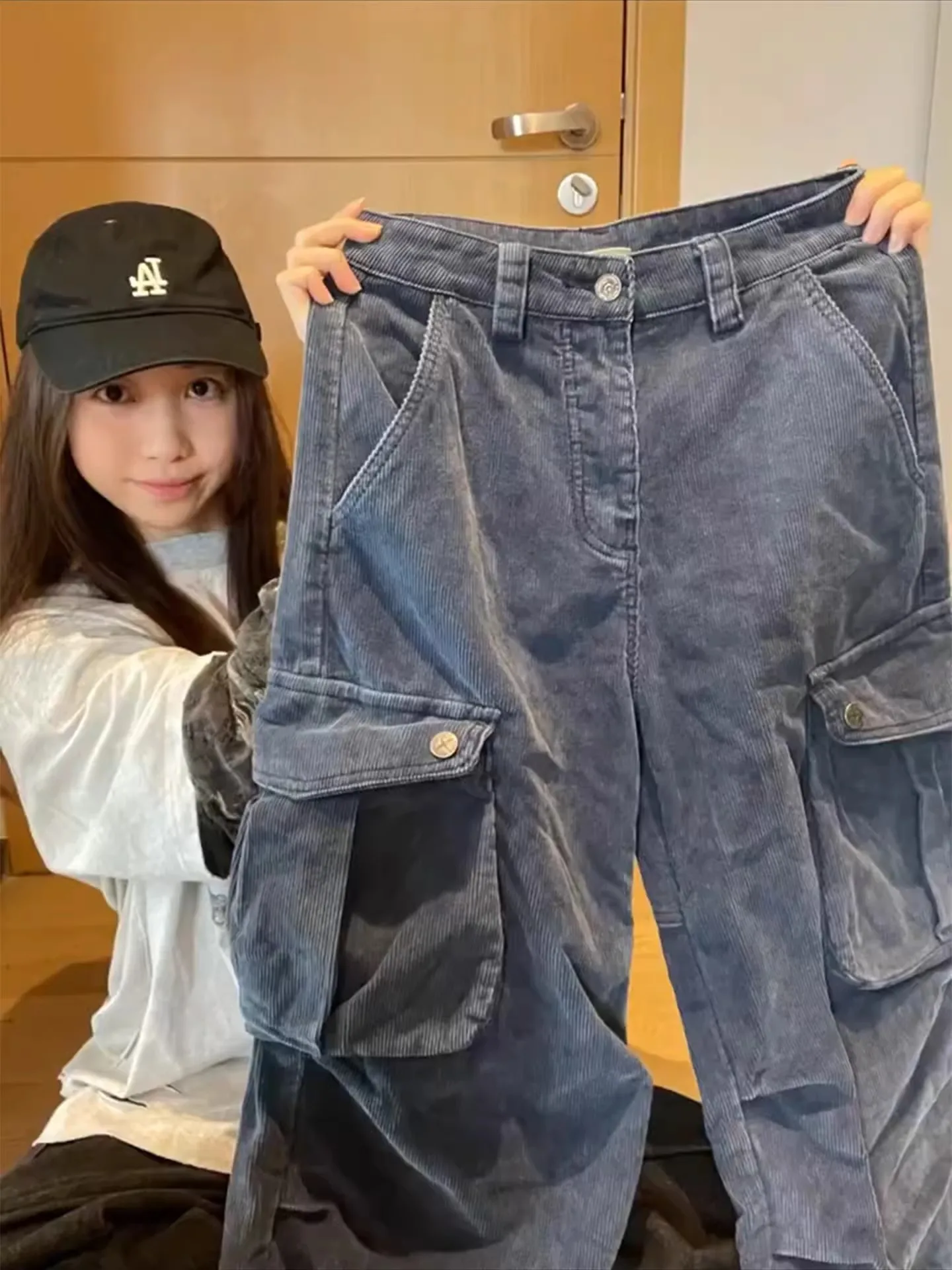 American Sle Men's Casual Velvet Work Pants Autumn Winter Trendy High Street Straight Leg ket Detail Leisure Trousers
American Sle Men's Casual Velvet Work Pants Autumn Winter Trendy High Street Straight Leg ket Detail Leisure Trousers