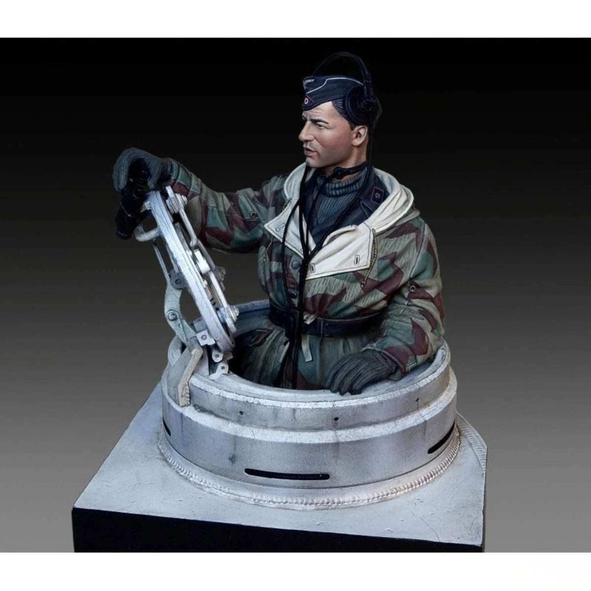 1/35 Resin unpainted model kit, German tank hand (only 1 person without accessories) unassembled and unpainted GK, 986R
1/35 Resin unpainted model kit, German tank hand (only 1 person without accessories) unassembled and unpainted GK, 986R