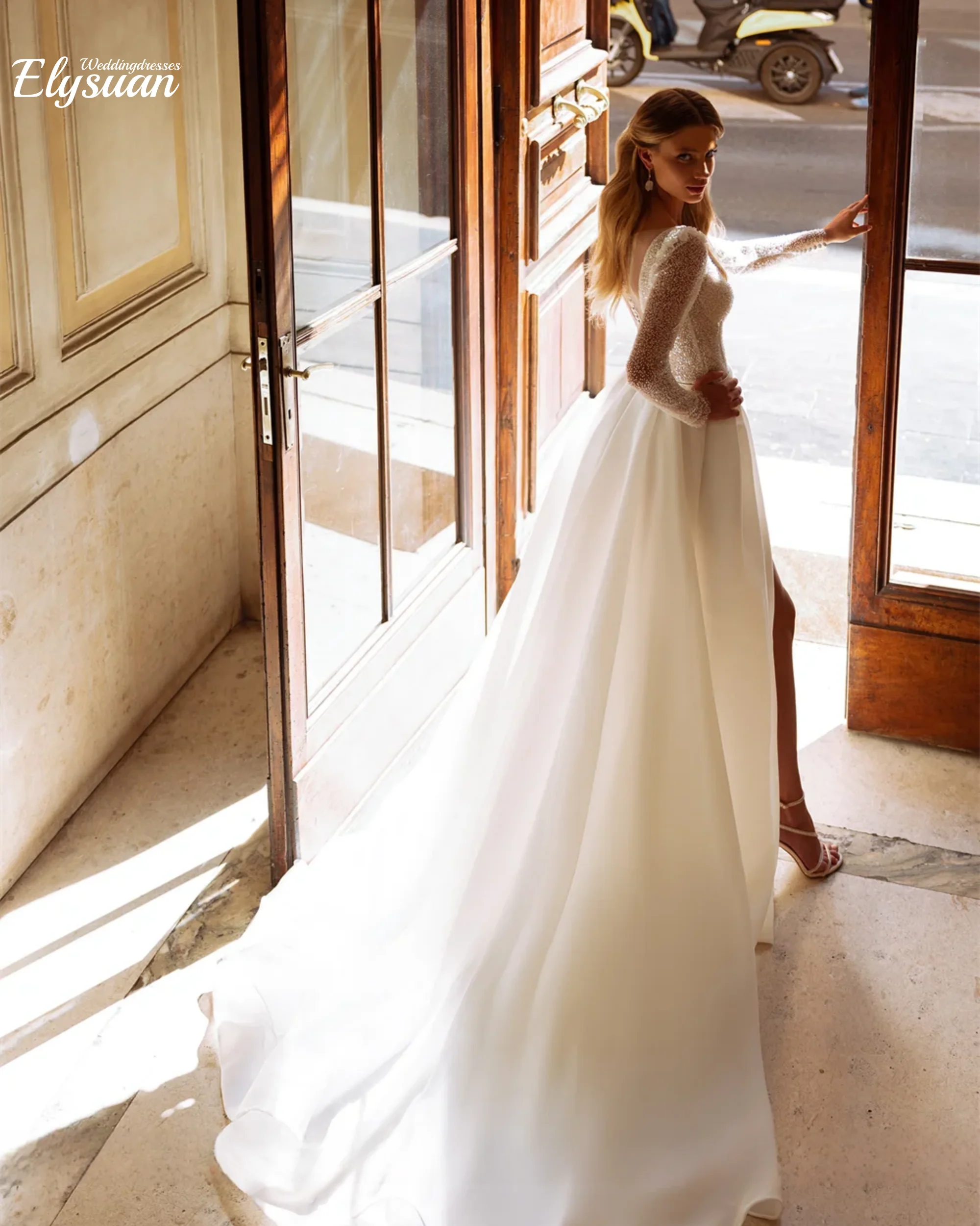 Customized Elegant Beaded O Neck Corset Wedding dresses Gown A-line Side Split Backless Sweep Bridesmaid Dress with Long Sleeve
Customized Elegant Beaded O Neck Corset Wedding dresses Gown A-line Side Split Backless Sweep Bridesmaid Dress with Long Sleeve