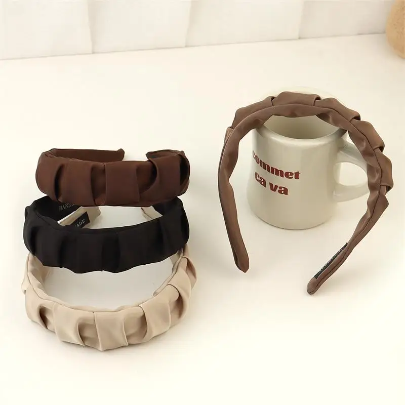 2023 New Fashion Wide Edge Solid Color Pleated Hairband Girls' Daily Versatile Headwear Hair Accessories
2023 New Fashion Wide Edge Solid Color Pleated Hairband Girls' Daily Versatile Headwear Hair Accessories