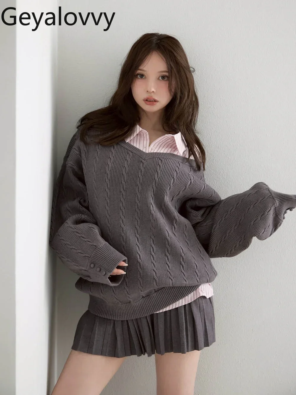 Осень-зима 2022, новый японский милый свитер с v-образным вырезом и рубашка с длинными рукавами, плиссированная короткая юбка, комплект из трех предметов 
Осень-зима 2022, новый японский милый свитер с v-образным вырезом и рубашка с длинными рукавами, плиссированная короткая юбка, комплект из трех предметов