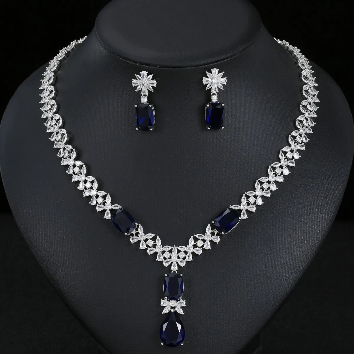 Light Luxury Flower Cubic Zirconia Jewelry Set Necklace Earrings Women Bridal Wedding Engagement Banquet Holiday Gift
Light Luxury Flower Cubic Zirconia Jewelry Set Necklace Earrings Women Bridal Wedding Engagement Banquet Holiday Gift